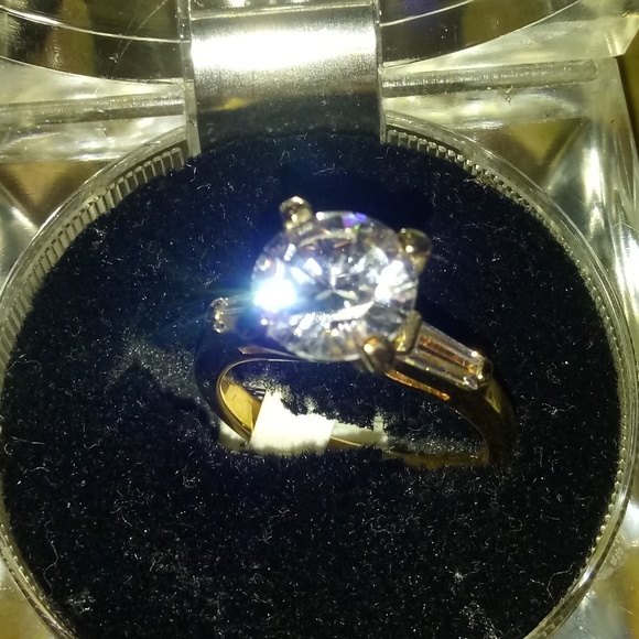 Beautiful Womens Rings - Picture 2 of 10